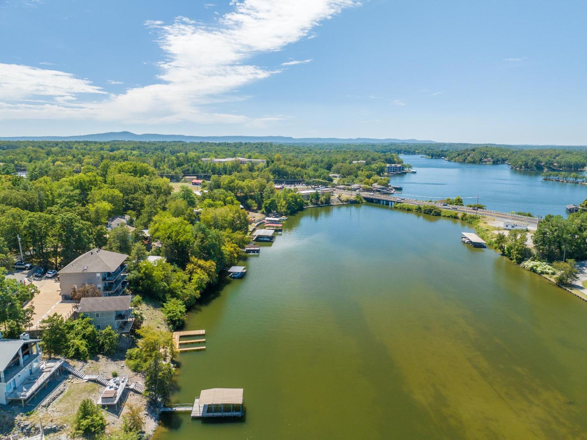 Ember'S View, Spa City Jewel- Lovely Lake Condo Hot Springs Bagian luar foto