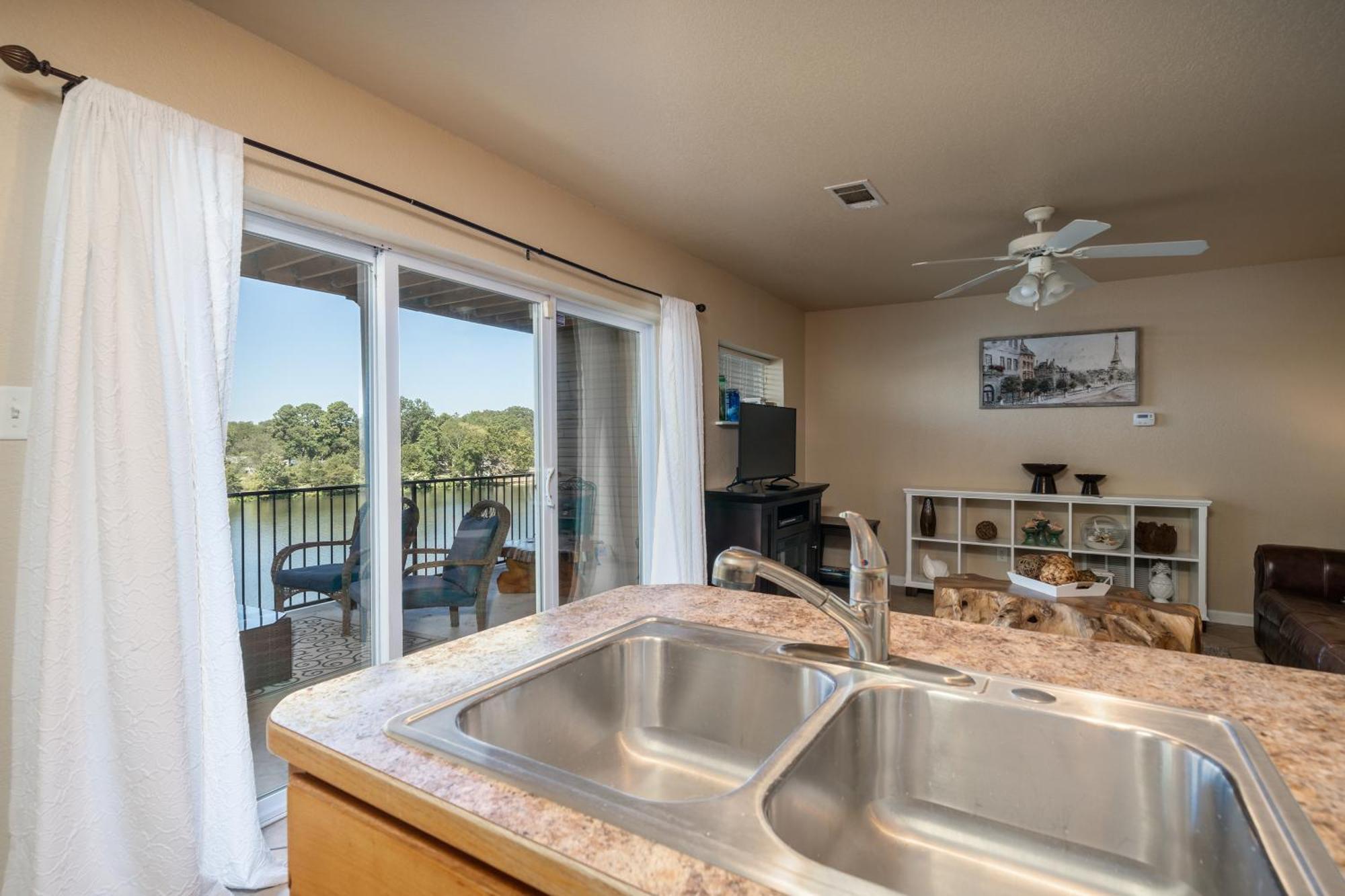 Ember'S View, Spa City Jewel- Lovely Lake Condo Hot Springs Bagian luar foto